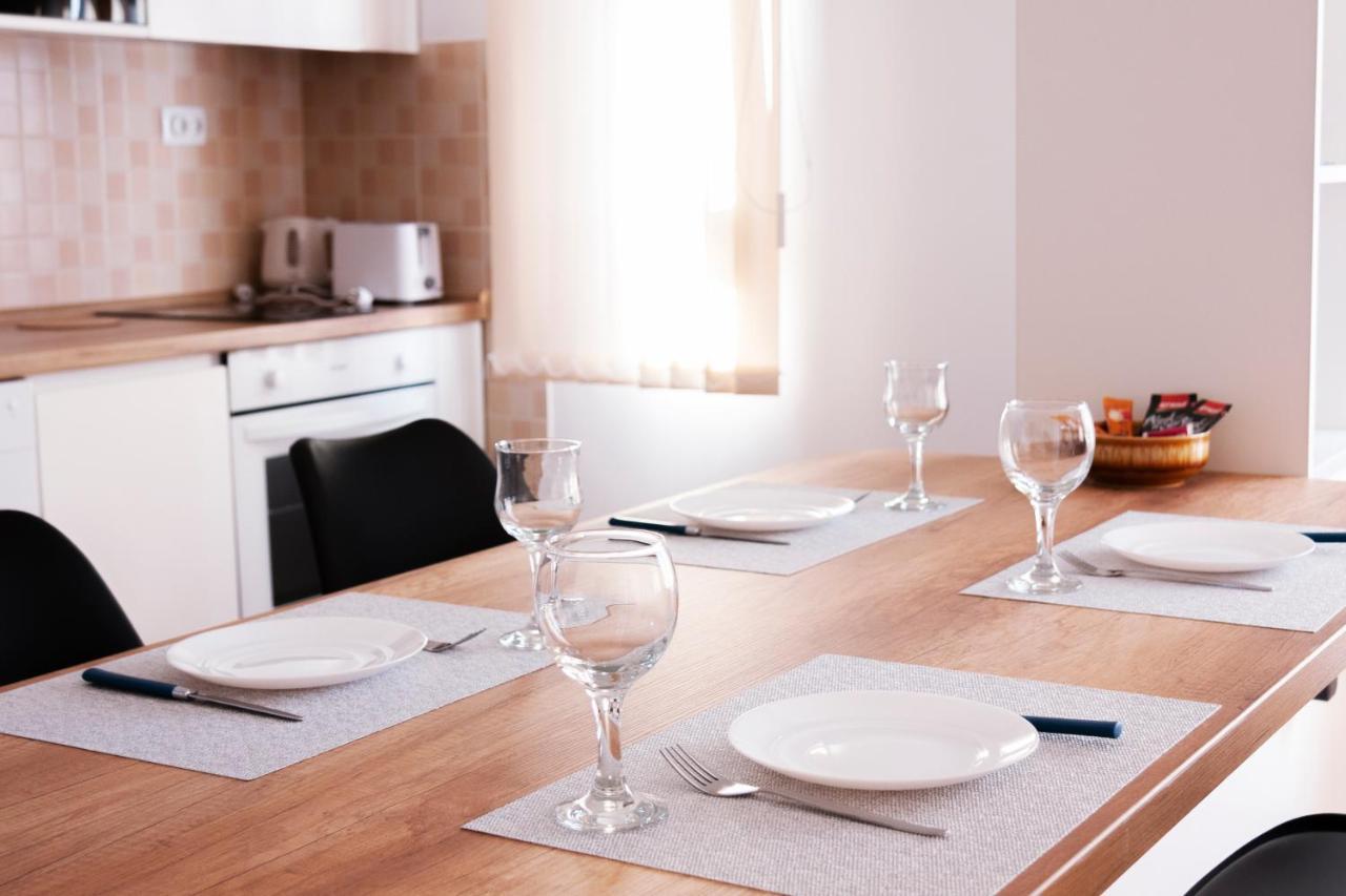 Lux Family Apartment Vidanovic ปิโรต์ ภายนอก รูปภาพ