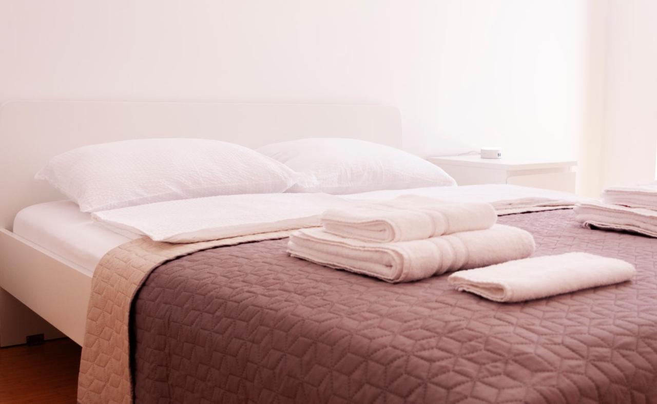 Lux Family Apartment Vidanovic ปิโรต์ ภายนอก รูปภาพ